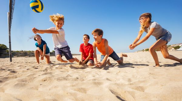 Campamento náutico en la playa de Castellón