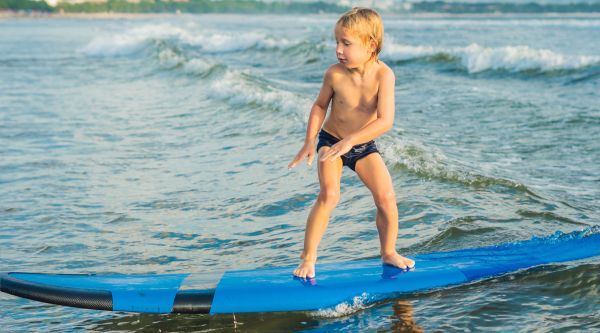 Campamentos de surf para niños