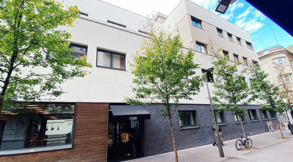 Campamento en la ciudad de Barcelona con alojamiento