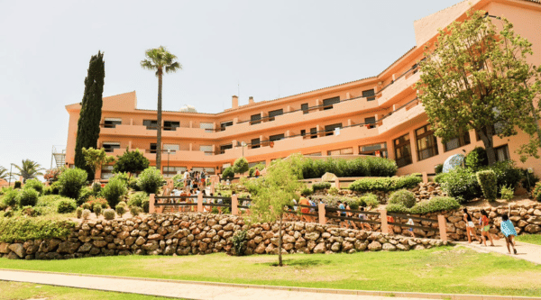 Campamento deportivo en inglés en Marbella con pernocta