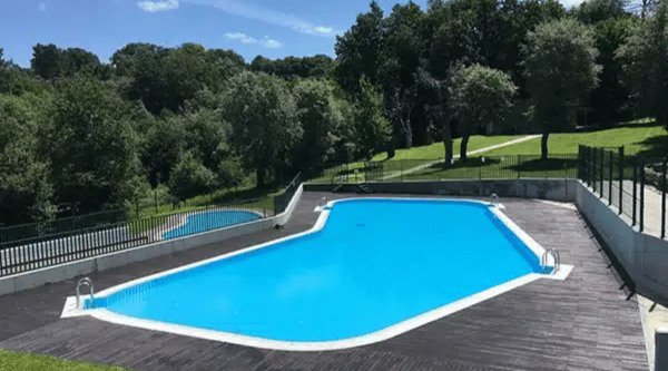 Campamento arqueológico con multiaventura en Orense con piscina
