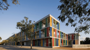 Campamento en la playa de Barcelona en inglés