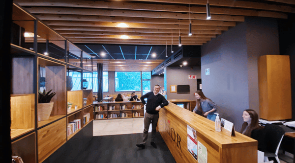 Campamento en inglés en la ciudad de Barcelona con comida